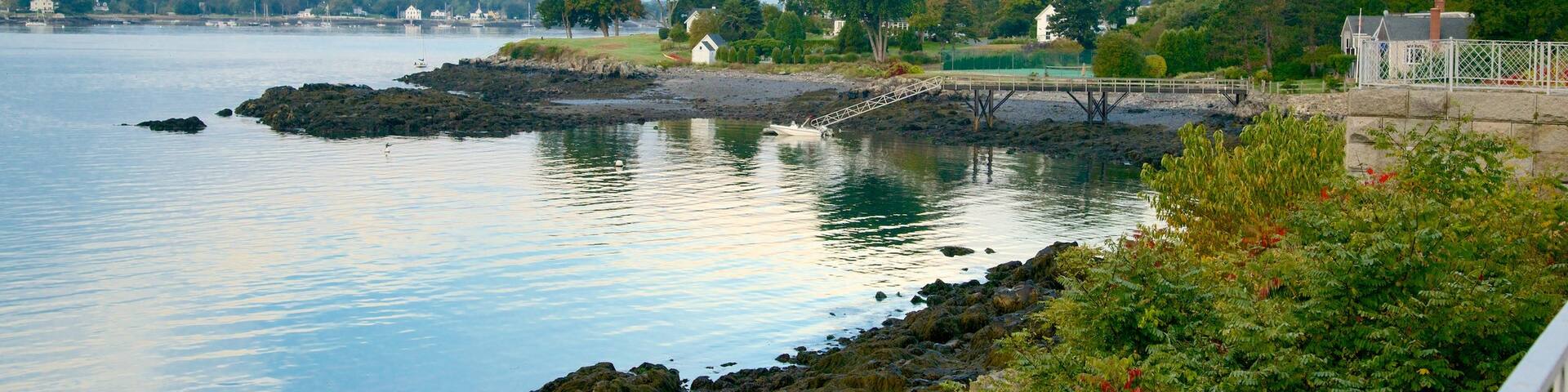 Fort McClary State Park showing rocky coastline