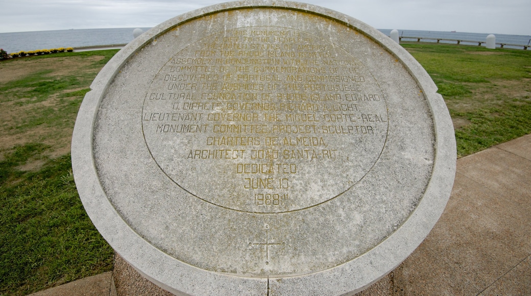 Parque Estadual de Brenton Point que inclui elementos de patrimônio