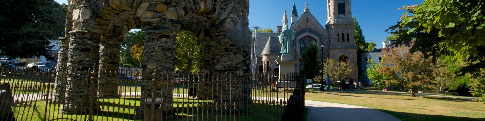 Parque Touro que incluye un parque y patrimonio de arquitectura