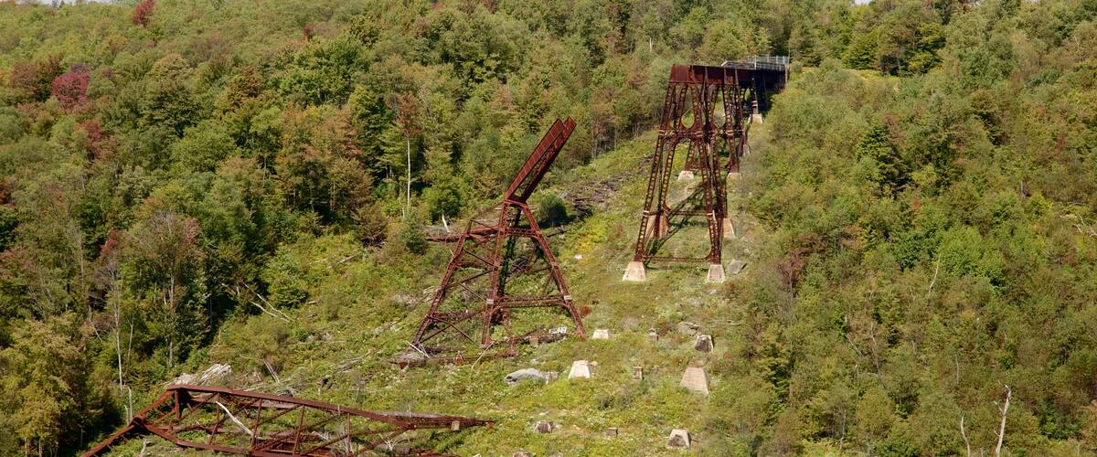 Erie mostrando una ruina, elementos del patrimonio y un puente