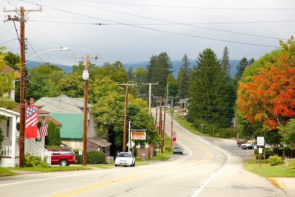 Südwest-Pennsylvania welches beinhaltet Kleinstadt oder Dorf und Herbstfarben