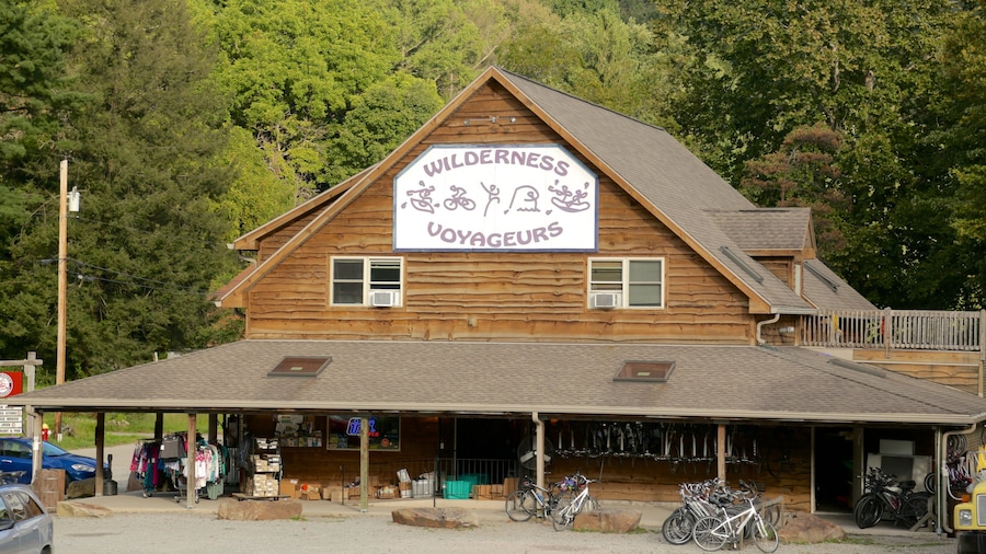 Uniontown featuring signage and forest scenes