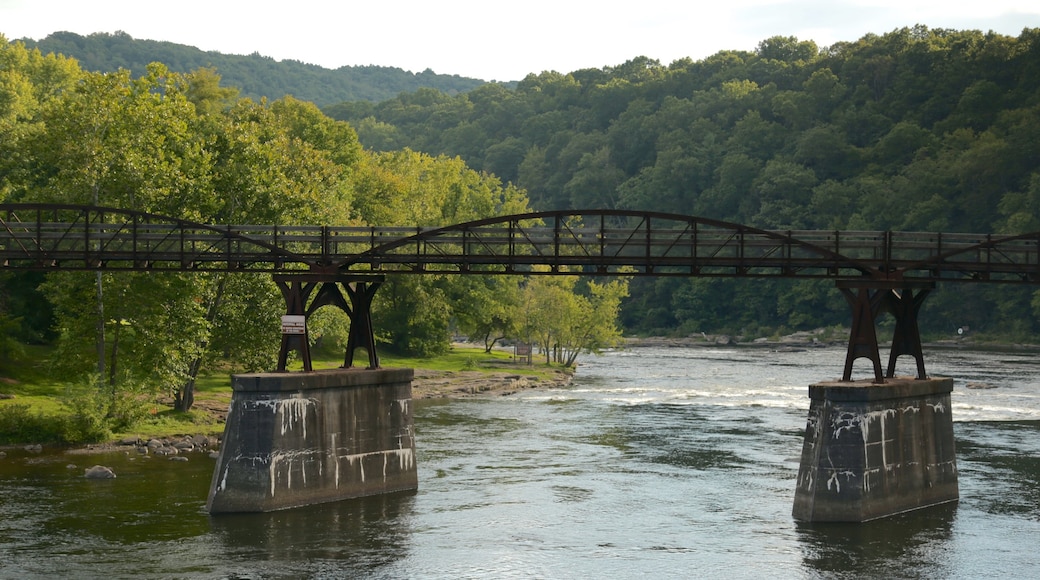 Uniontown showing a bridge and a river or creek