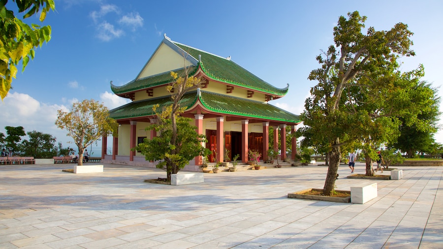 Linh Ung Pagoda featuring religious aspects and a temple or place of worship