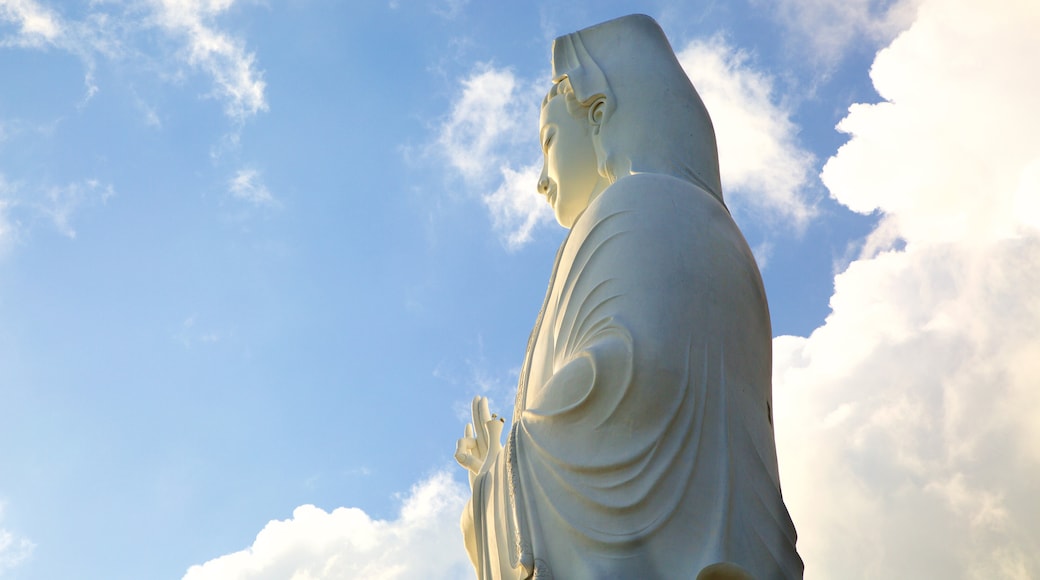 Pagode Linh Ung que inclui arquitetura de patrimônio