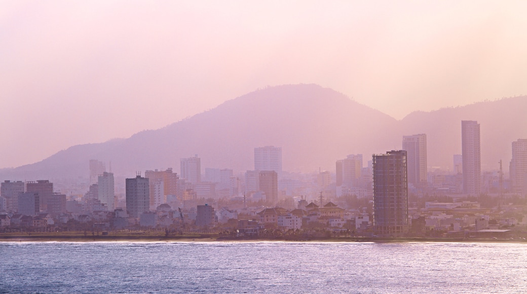 Son Tra Mountain mostrando uma cidade