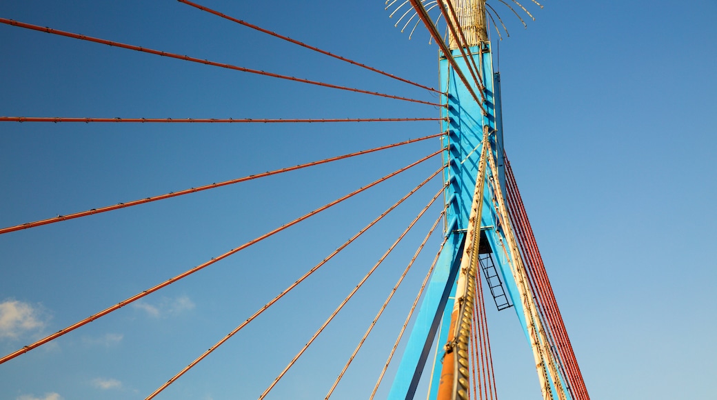 Puente del Río Han que incluye arquitectura moderna