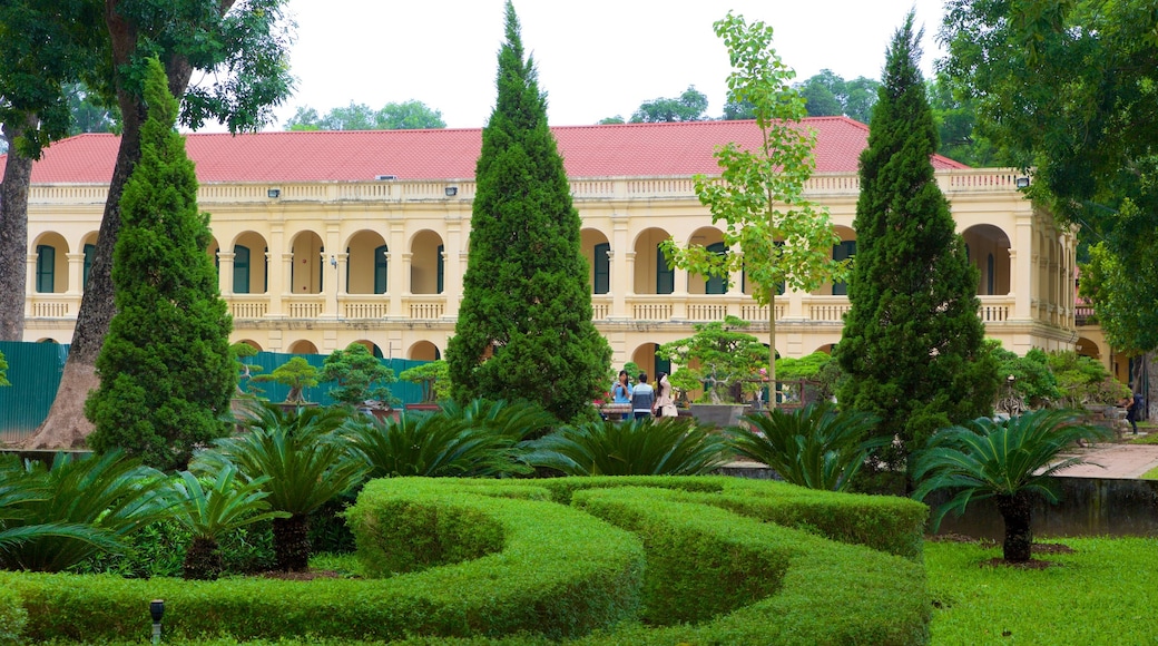 Hanoi Citadel showing a garden and heritage architecture