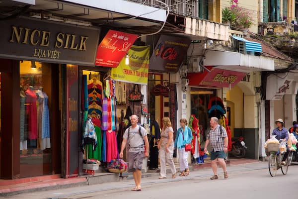Rue Hang Gai mettant en vedette scĂšnes de rue et signalisation