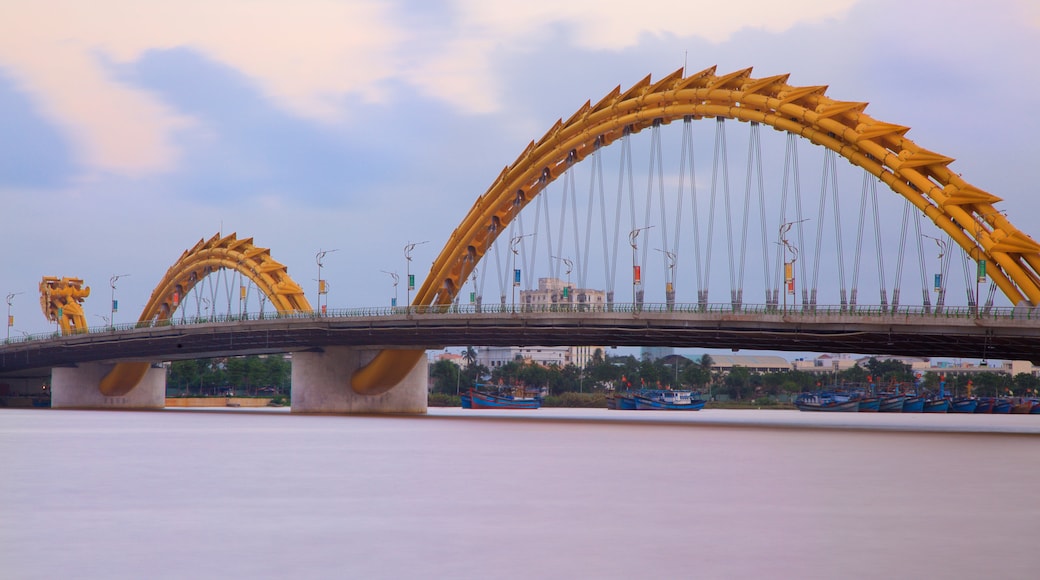 Da Nang which includes a bridge and modern architecture