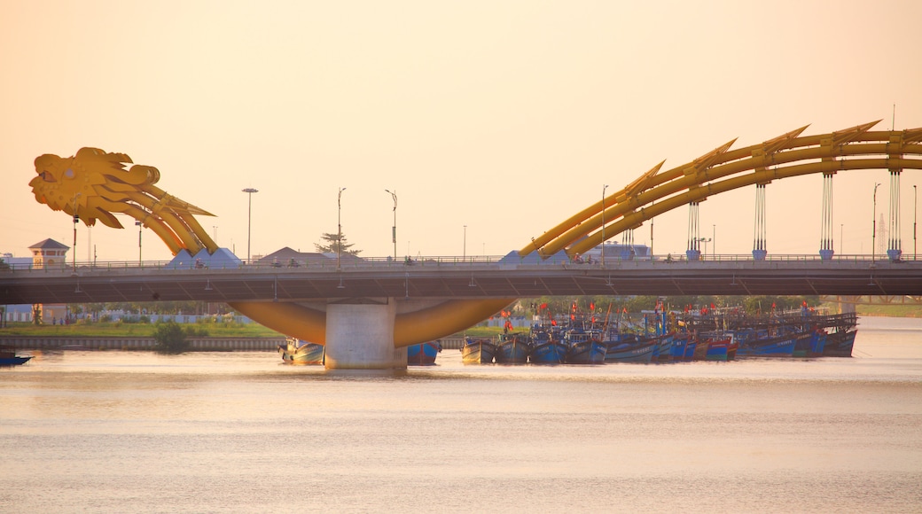 岘港