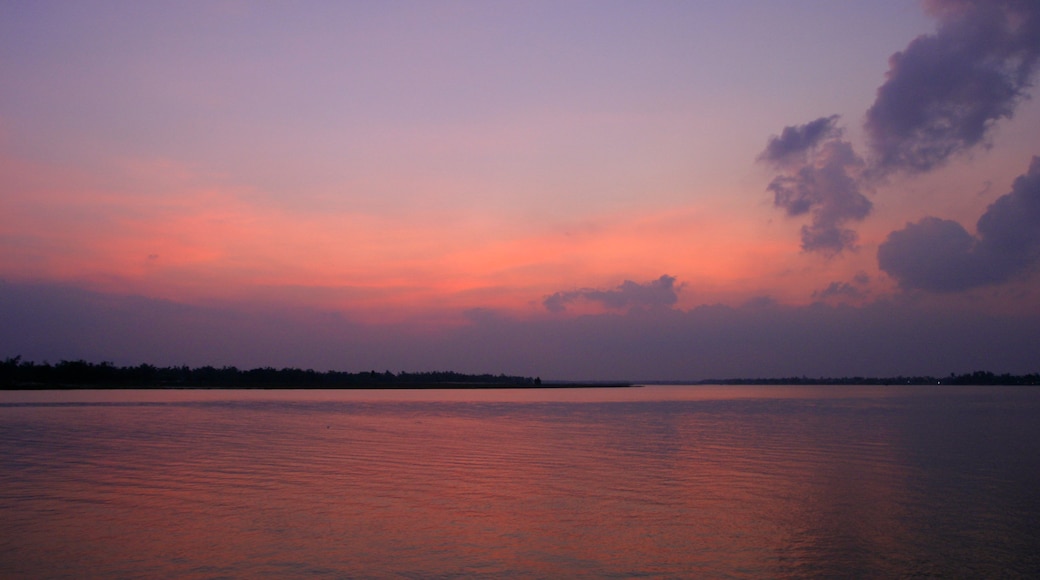 Vietnam mostrando vista panorámica, un atardecer y vista general a la costa