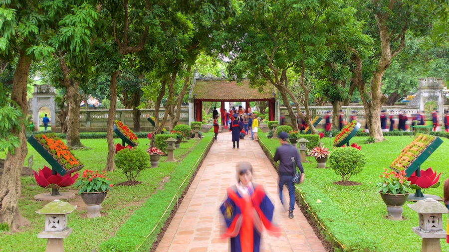 Temple of Literature featuring a garden
