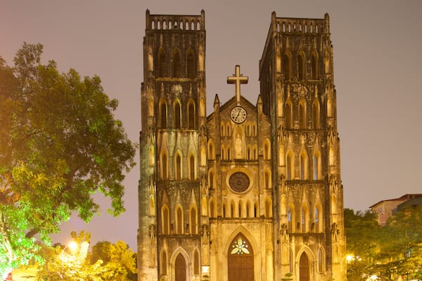 Cathédrale Saint-Joseph qui includes marchés, patrimoine historique et patrimoine architectural