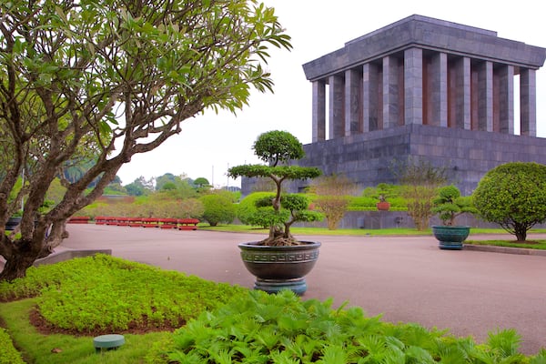 Há»-ChĂ-Minh-Mausoleum welches beinhaltet Monument und Park