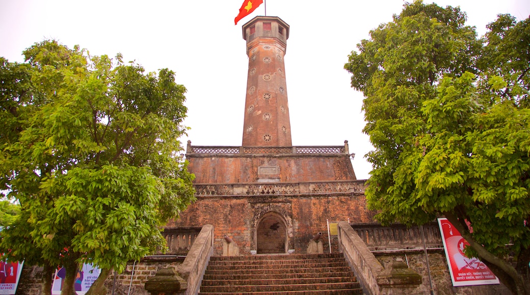 Torre Bandera de Hanoi ofreciendo patrimonio de arquitectura y elementos del patrimonio