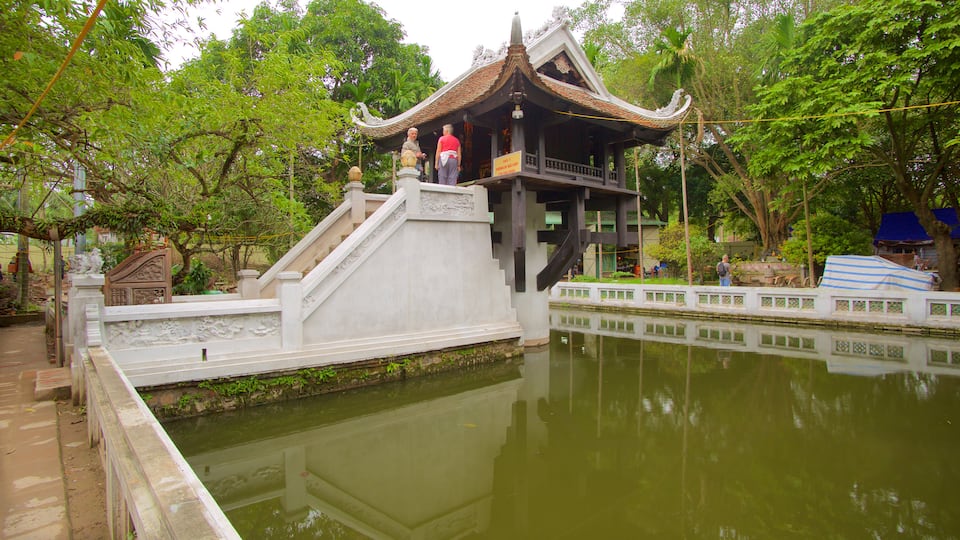 One Pillar Pagoda showing a garden and a pond