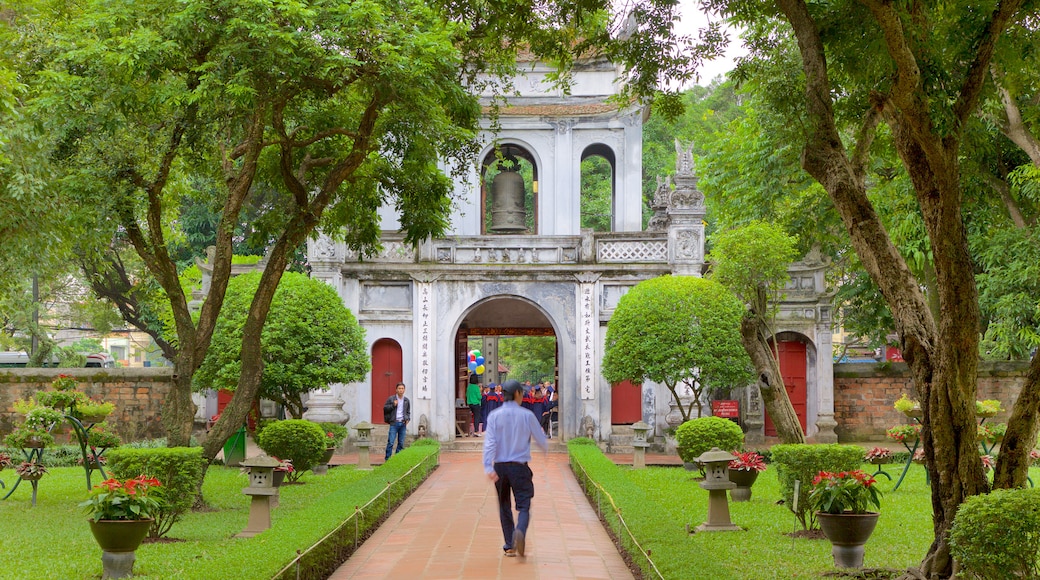 Temple of Literature showing a park and a temple or place of worship