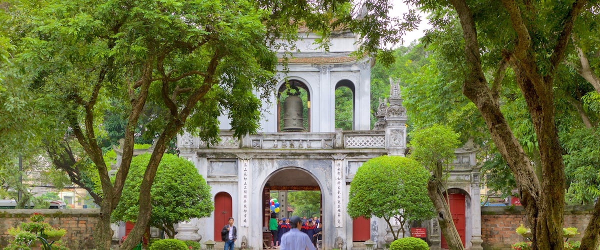 Temple of Literature featuring a park and a temple or place of worship
