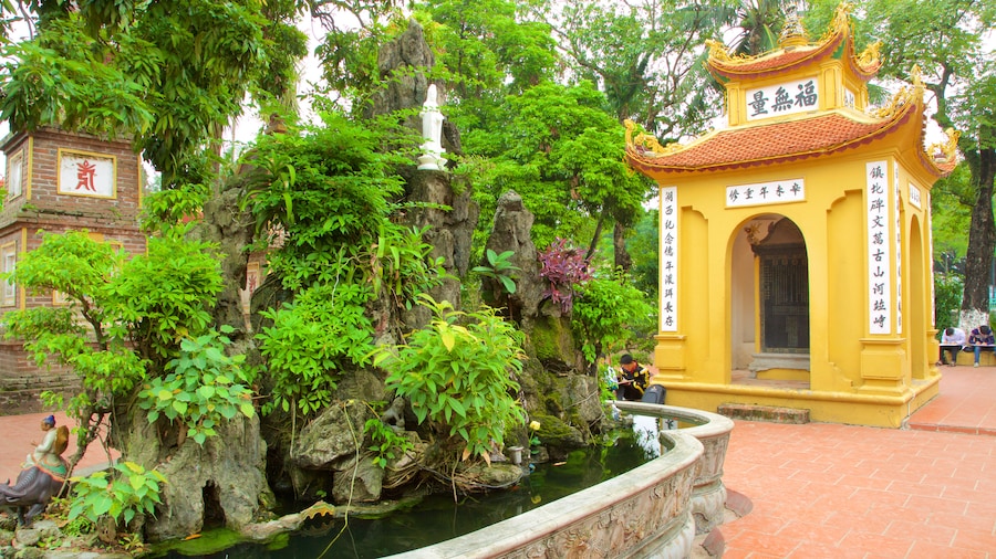 Chùa Trấn Quốc có tính năng đền chùa, công viên và đài phun nước