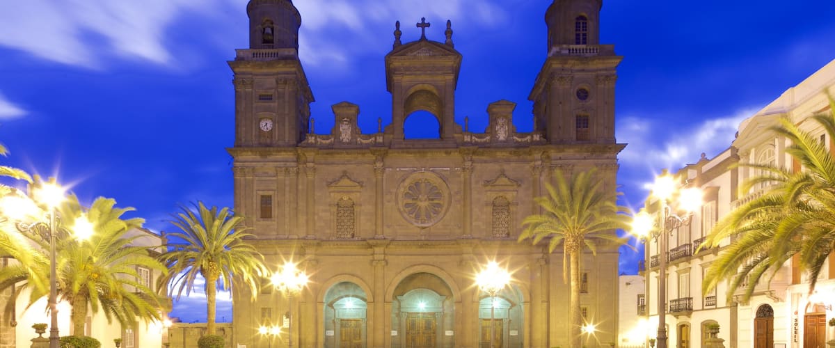 Catedral de Santa Ana ofreciendo elementos religiosos, una iglesia o catedral y patrimonio de arquitectura