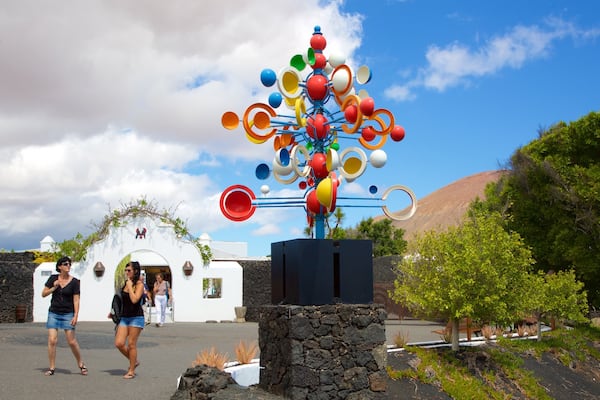 Fondation Cesar Manrique montrant art en plein air et art