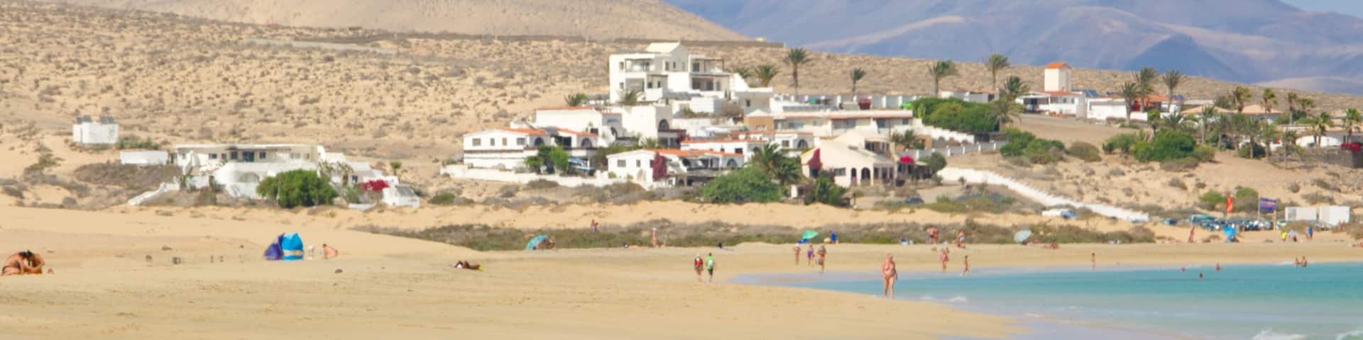 Playas de Sotavento de JandĂa welches beinhaltet Berge, allgemeine KĂŒstenansicht und KĂŒstenort