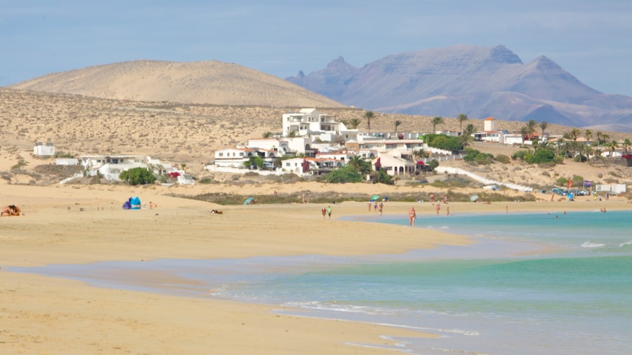 Spiaggia di Sotavento de Jandía caratteristiche di montagna, spiaggia sabbiosa e località costiera