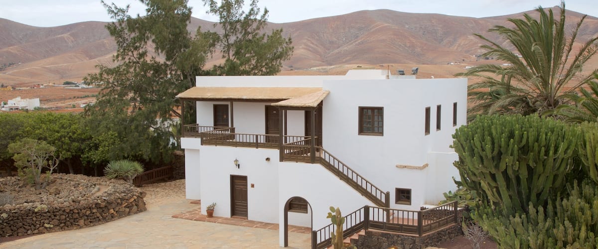 Antigua ofreciendo una casa