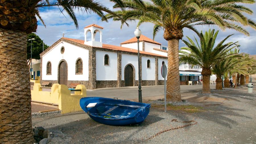 Playa Barca featuring a small town or village and boating