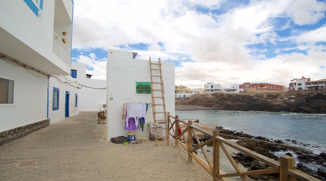 El Cotillo mostrando vistas generales de la costa y una casa