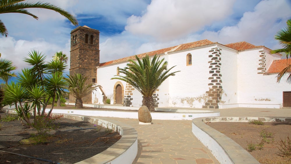 La Oliva which includes a park and heritage architecture