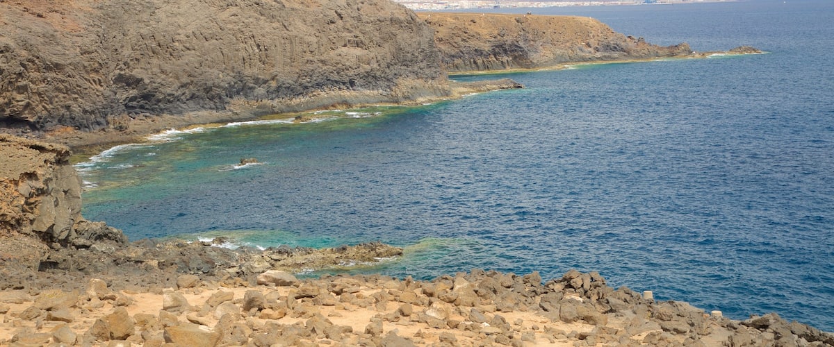 Costa de Antigua featuring rocky coastline