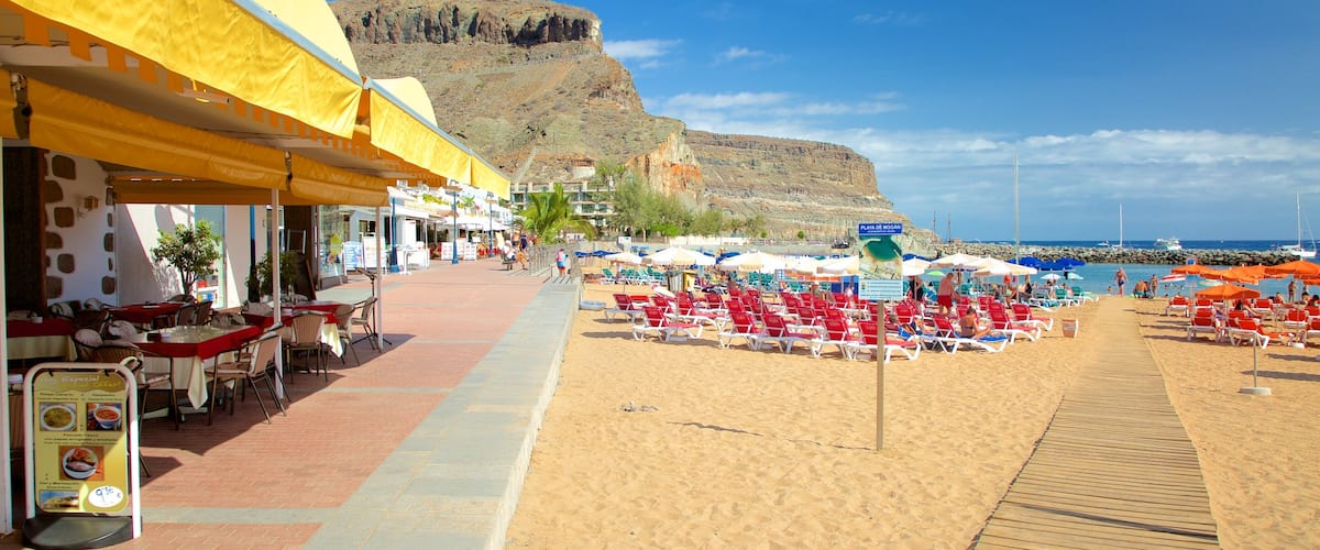 Playa de Mogán inclusief een kloof of ravijn, winkelen en een zandstrand