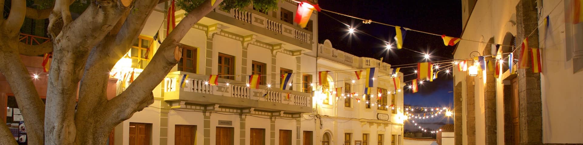 Tejeda showing a small town or village, night scenes and a square or plaza