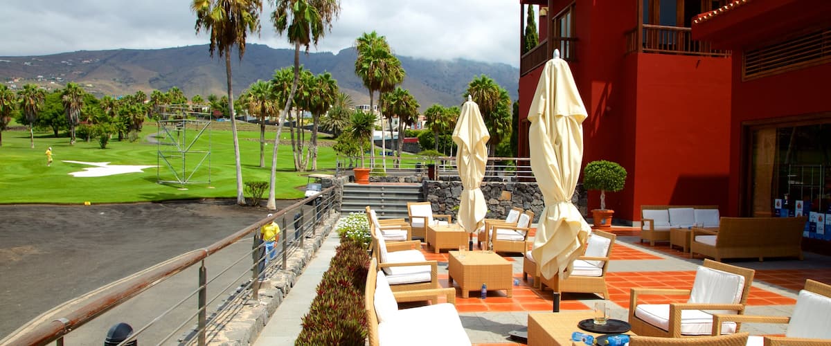 Golf Costa Adeje ofreciendo golf y café