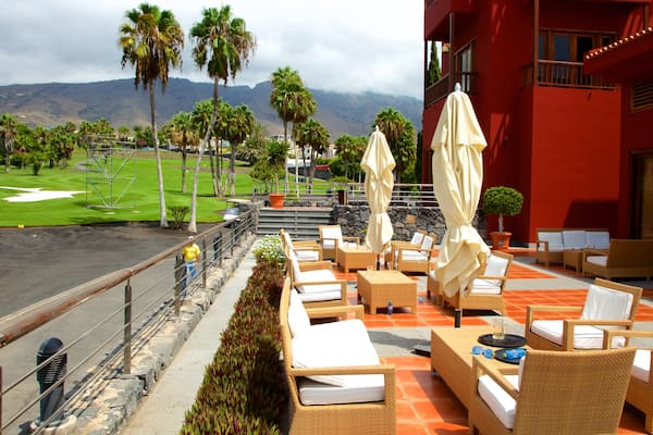 Parcours de golf de Costa Adeje mettant en vedette golf et pause café