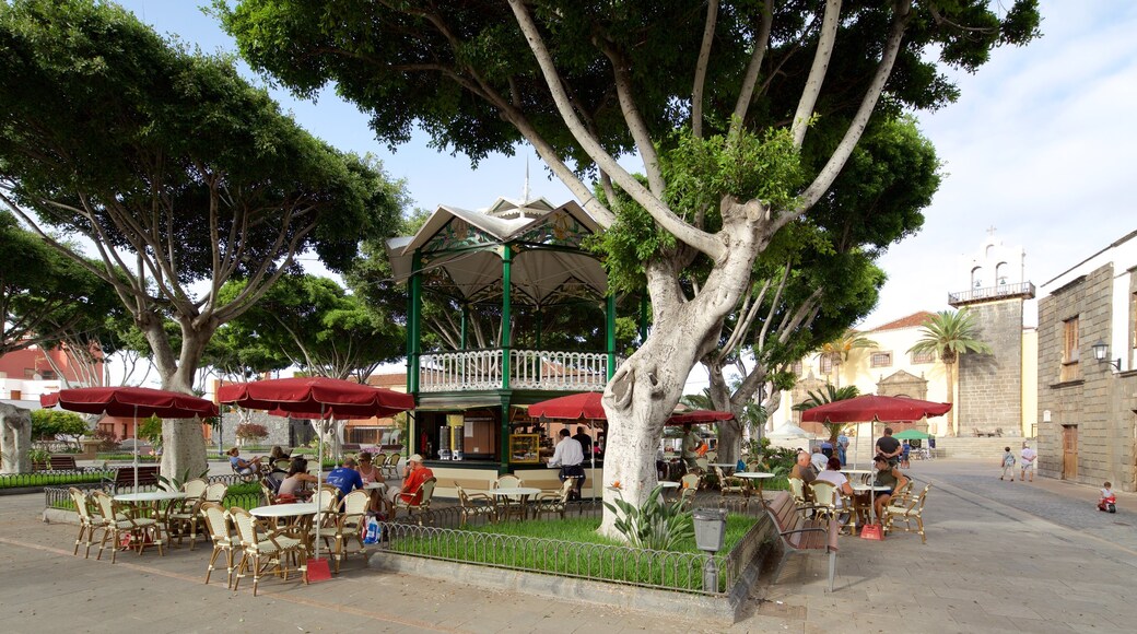 Garachico ofreciendo comidas al aire libre y un jardín