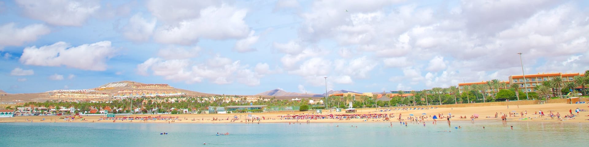 Caleta de Fuste showing a beach and general coastal views