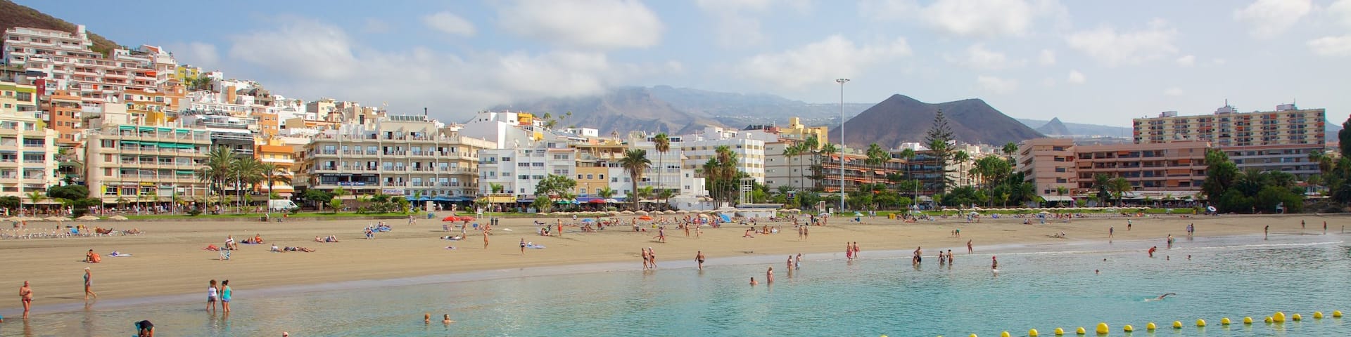 Los Cristianos mit einem Sandstrand, allgemeine Küstenansicht und Küstenort