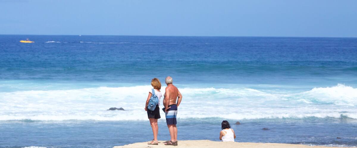Playa de las Americas inclusief algemene kustgezichten en een zandstrand en ook een stel