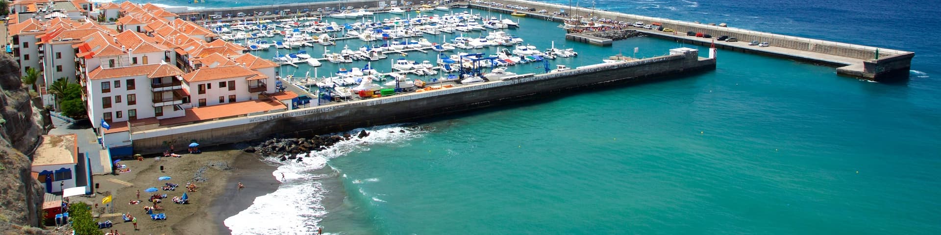Los Gigantes das einen Küstenort, Bootfahren und Bucht oder Hafen