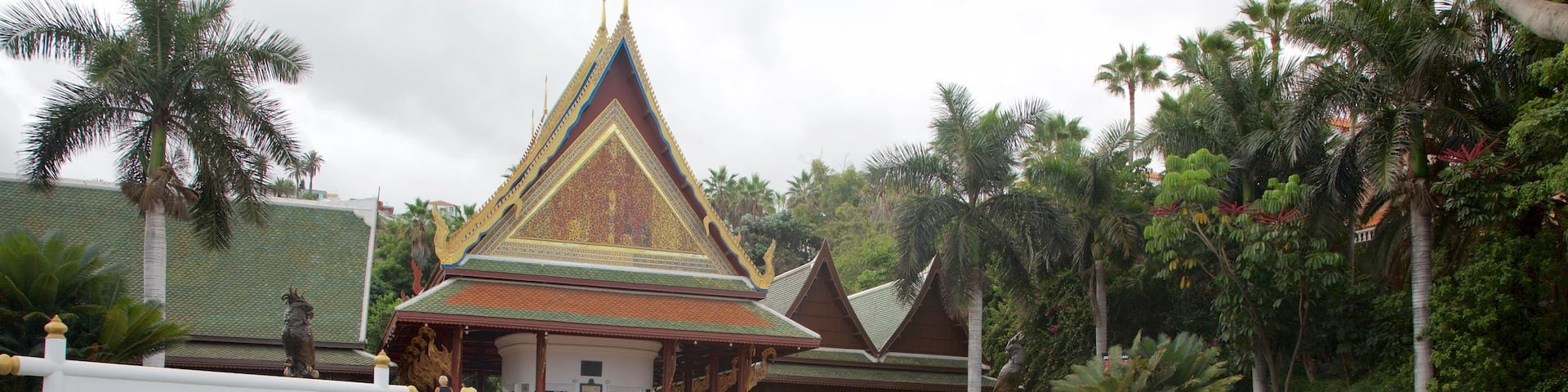 Loro Parque montrant signalisation et animaux de zoo