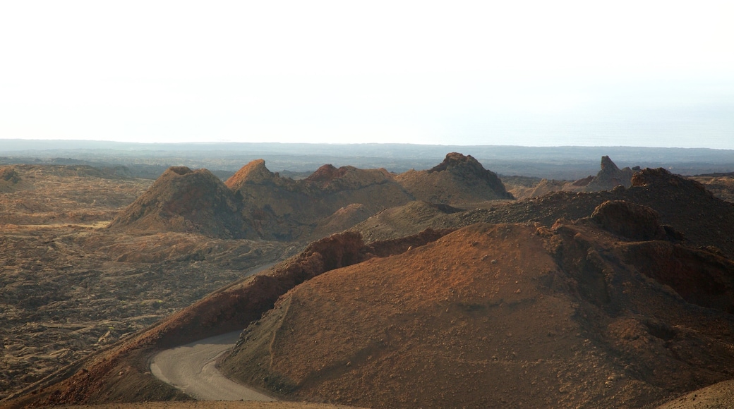 Teguise showing mountains and desert views