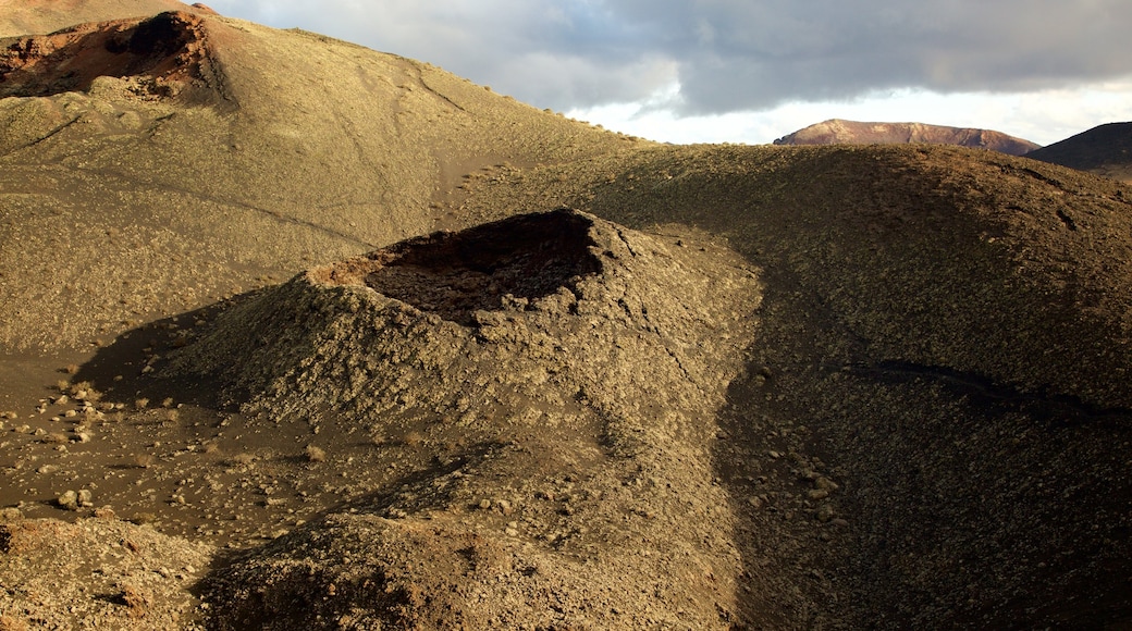 Parque Nacional de Timanfaya que incluye vista al desierto