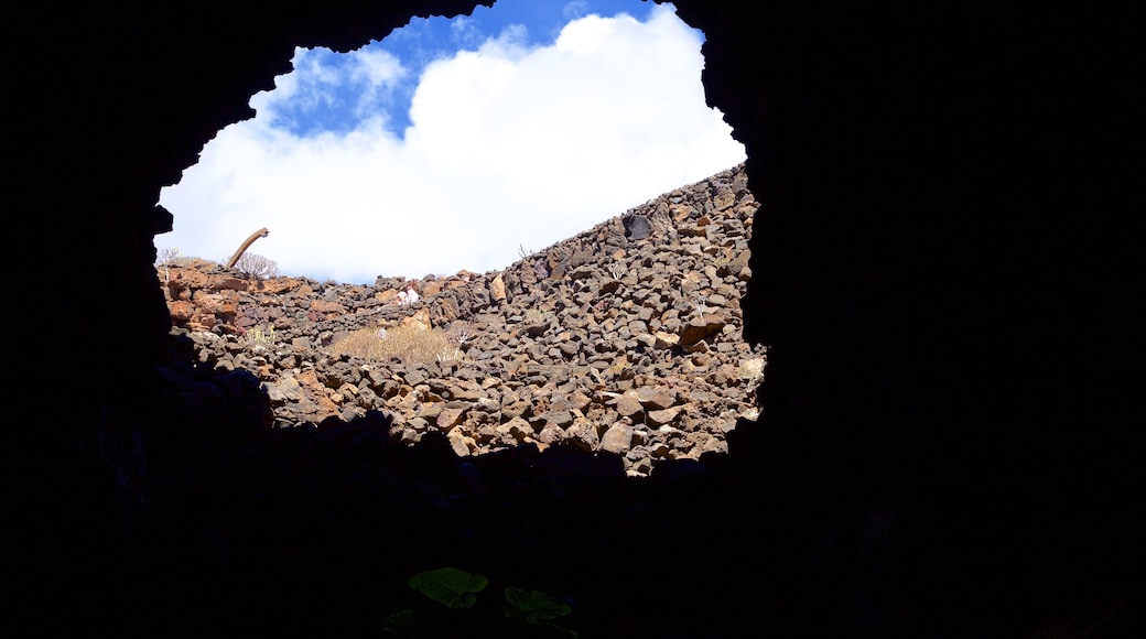 Cueva de los Verdes og byder på huler