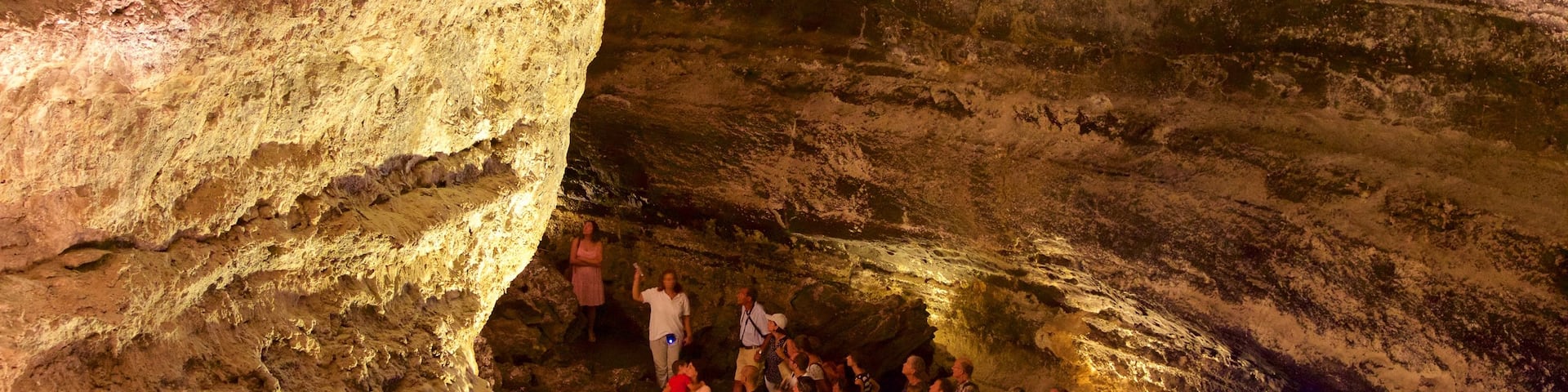 Cueva de los Verdes which includes caves as well as a large group of people