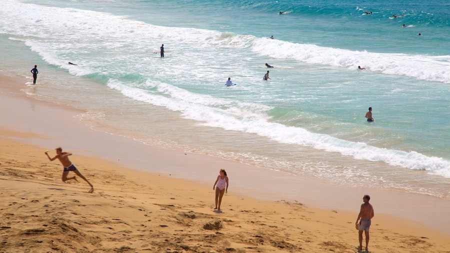 Cotillo Strand og byder på surfing, en strand og udsigt over kystområde