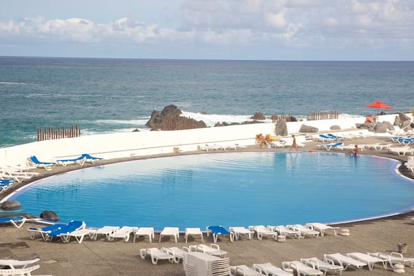 Piscines du Lago Martianez mettant en vedette hĂŽtel ou complexe de luxe et piscine