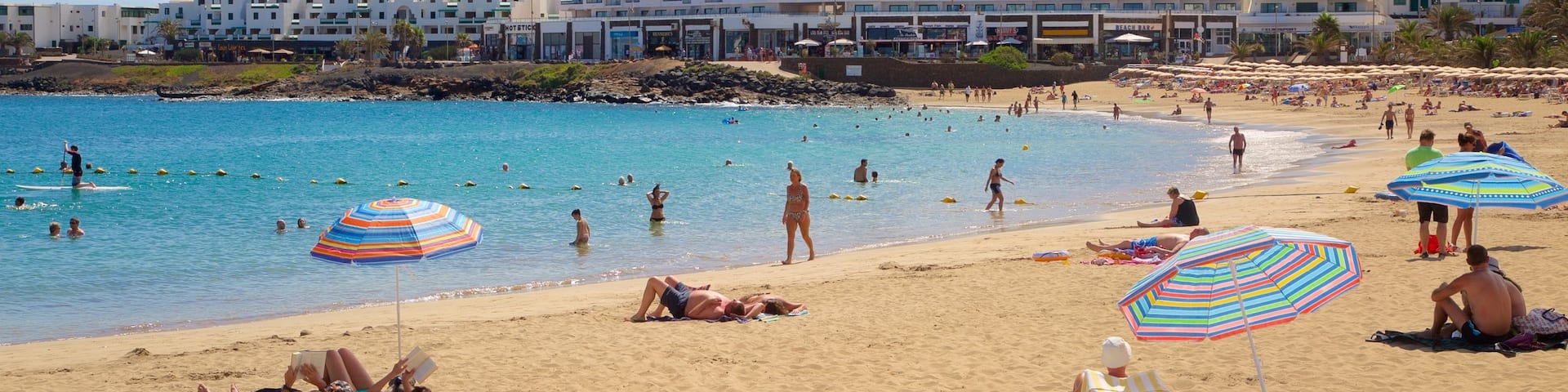 Plage de Las Cucharas qui includes ville cĂŽtiĂšre, plage et baignade